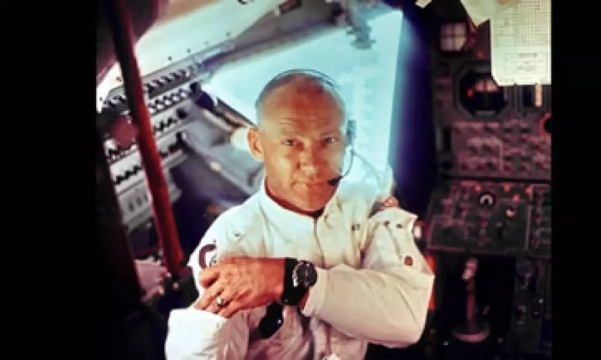 Aldrin fotografiado dentro del Apollo 11 en la misión lunar. (Foto: NASA)