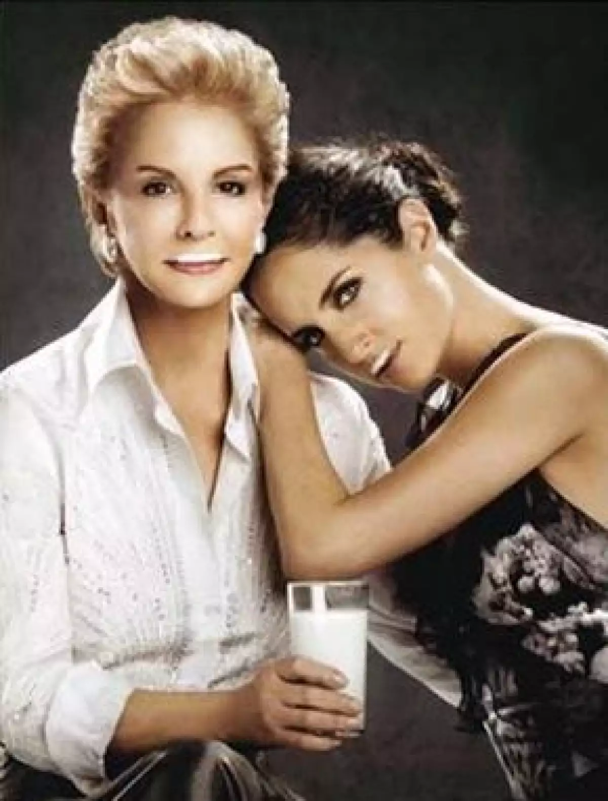 La diseñadora y su hija Carolina Adriana se sumaron a la campaña `Got Milk?´ para promocionar el consumo de alimentos lácteos en Estados Unidos.