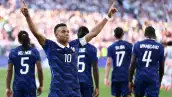 El delantero #10 de Francia, Kylian Mbappe, celebra marcar el primer gol de su equipo durante el partido de octavos de final de la Copa Mundial de 2026 entre Paraguay y Francia en el Estadio de Filadelfia en Filadelfia el 4 de julio de 2026.