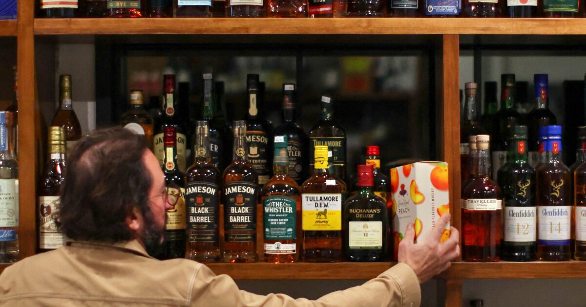 AB, viski vergisini ortadan kaldırmazsa Trump, şaraba% 200 tarifesini tehdit ediyor