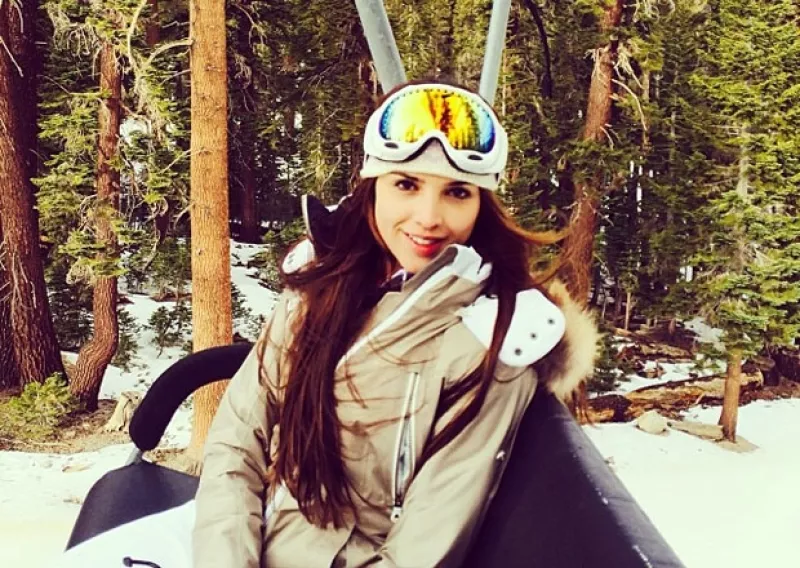 La guapa mexicana tuvo una temporada vacacional con muchos contrastes y es que después de disfrutar unos días de sol y playa, hoy presumió sus habilidades de esquí sobre nieve.