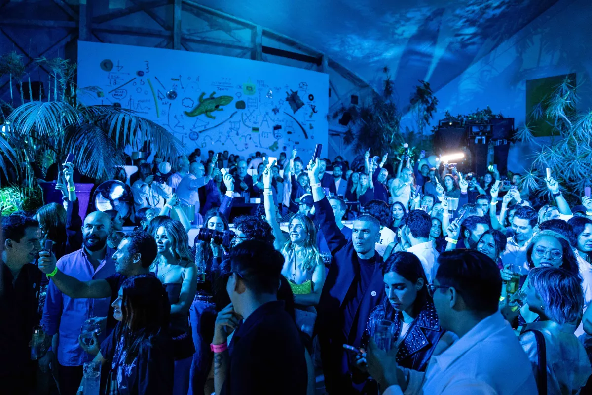 Lanzamiento de IQOS ILUMA en Lago Algo