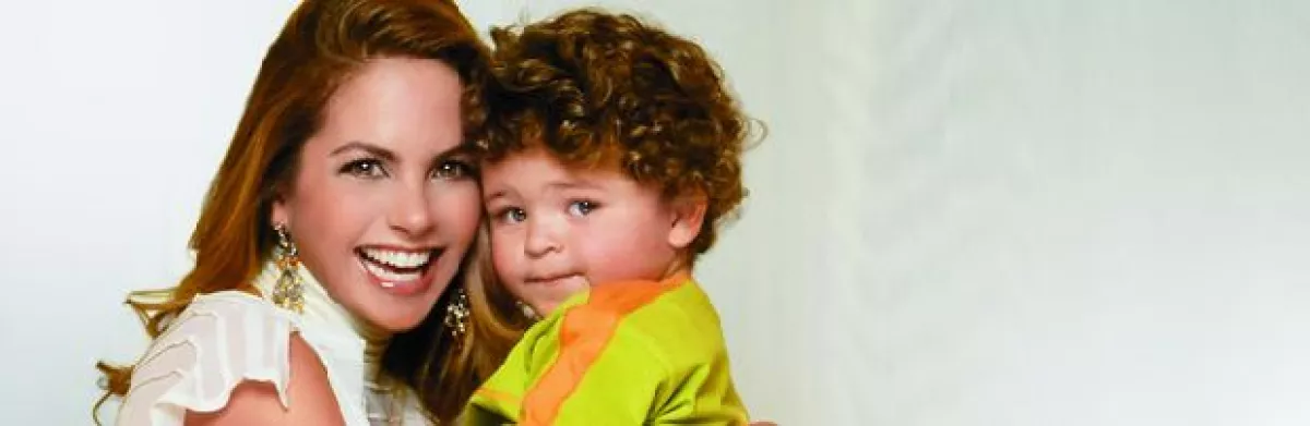 Lucero posó para la revista Quién junto con su hijo José Manuel, aquí de cuatro años, en 2004, para darnos la noticia de su nuevo embarazo.
