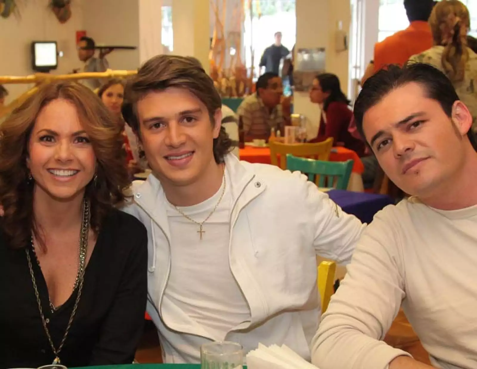 Lucerito se mostró muy contenta y radiante durante la comida.