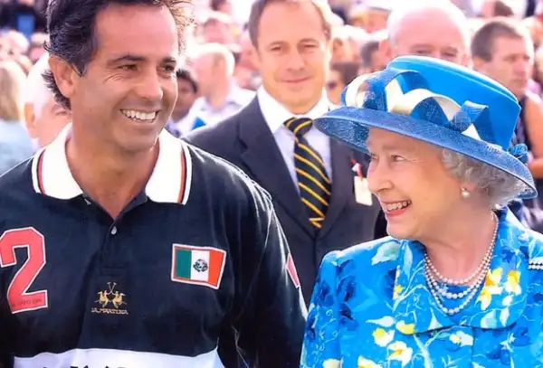 Carlos Gracida con la reina Isabel II, quien lo consideraba su jugador favorito.