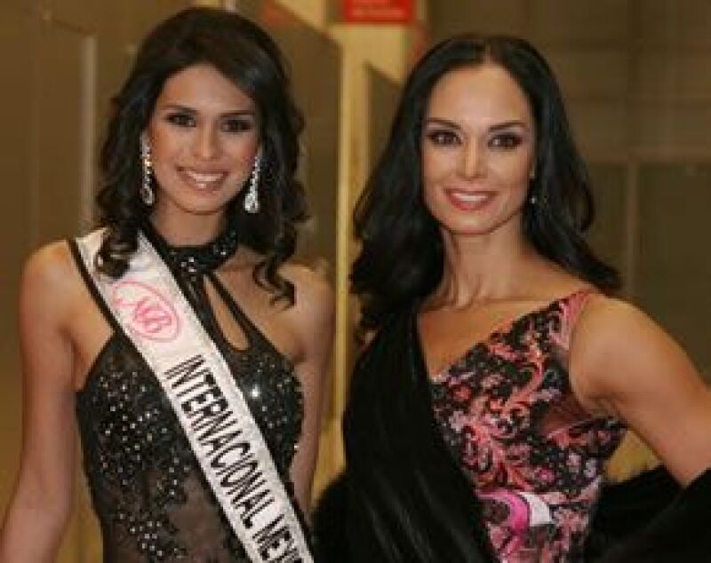 Decomisaron armas y una fuerte cantidad de dólares a la reina de belleza y otros hombres.