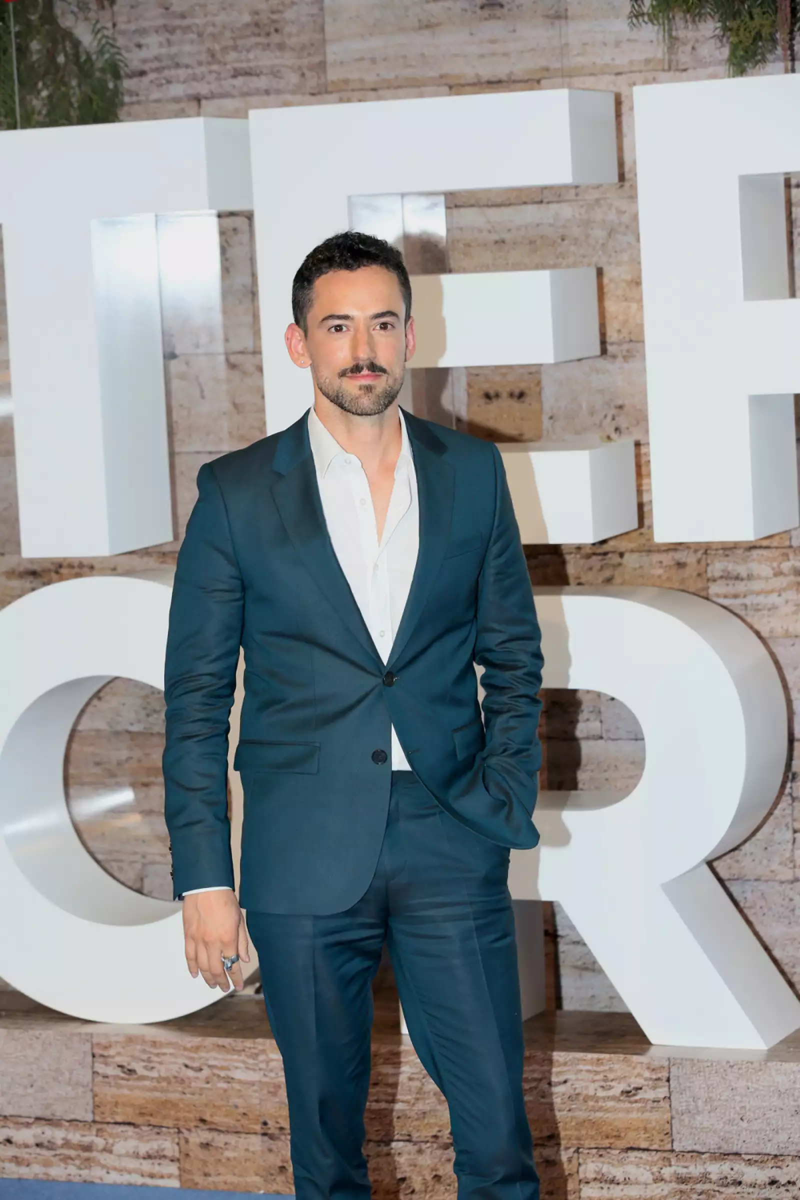 Alfomfra roja Adam Sandler y Luis Gerardo Méndez