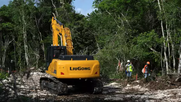 (Zona de construcción del Tren Maya, en Akumal, estado de Quintana Roo)