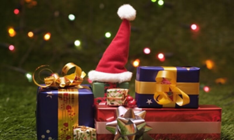 Un error común de las empresas, en la época navideña, es imponer la dinámica del intercambio de regalos. (Foto: Getty Images)