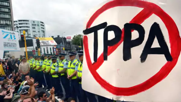 Más de 1,000 opositores al TPP se manifestaron en Auckland, donde se firmó el acuerdo.(Foto: Reuters)
