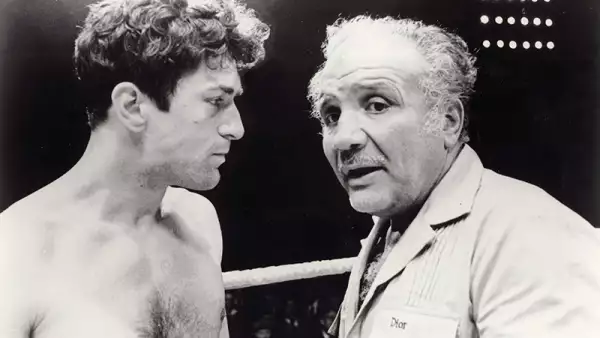 Robert DeNiro y Jake LaMotta (der.)