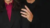 El cantante invitó a su esposa a compartir el escenario con él durante el concierto que ofreció ayer en el Auditorio Nacional y muy románticos pusieron fin a los rumores.