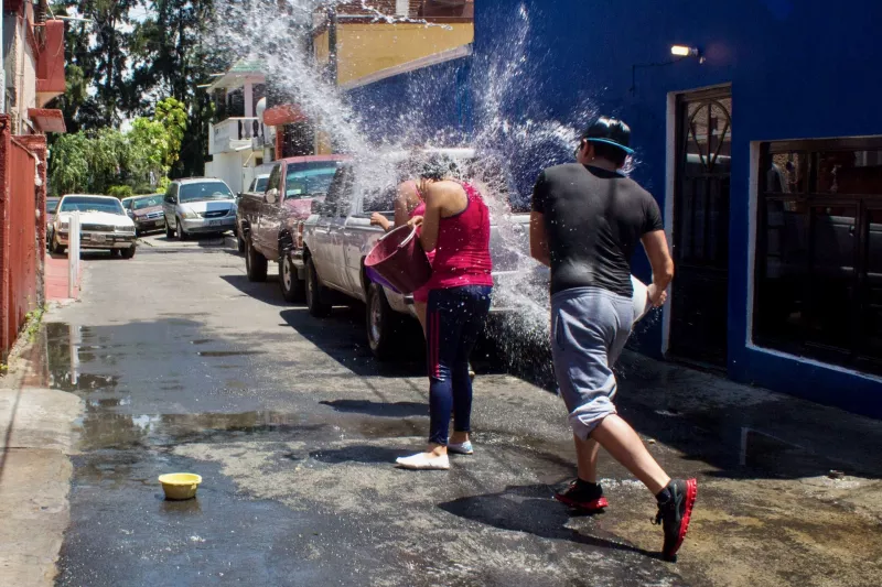 Agua y sábado de gloria