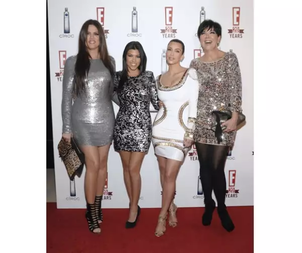 Kris Jenner (der.) es madre y manager de las Kardashian.