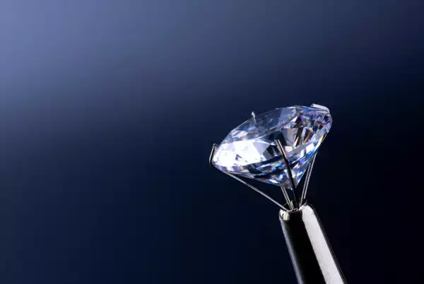 Abril: diamante