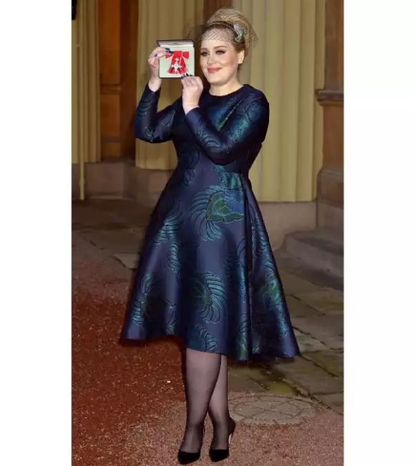 La británica eligió un vestido Stella McCartney que acompañó con pumps negros.
