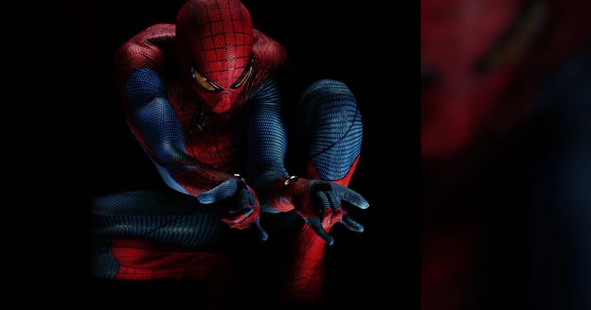 El Hombre Araña presenta nuevo uniforme y anuncia película