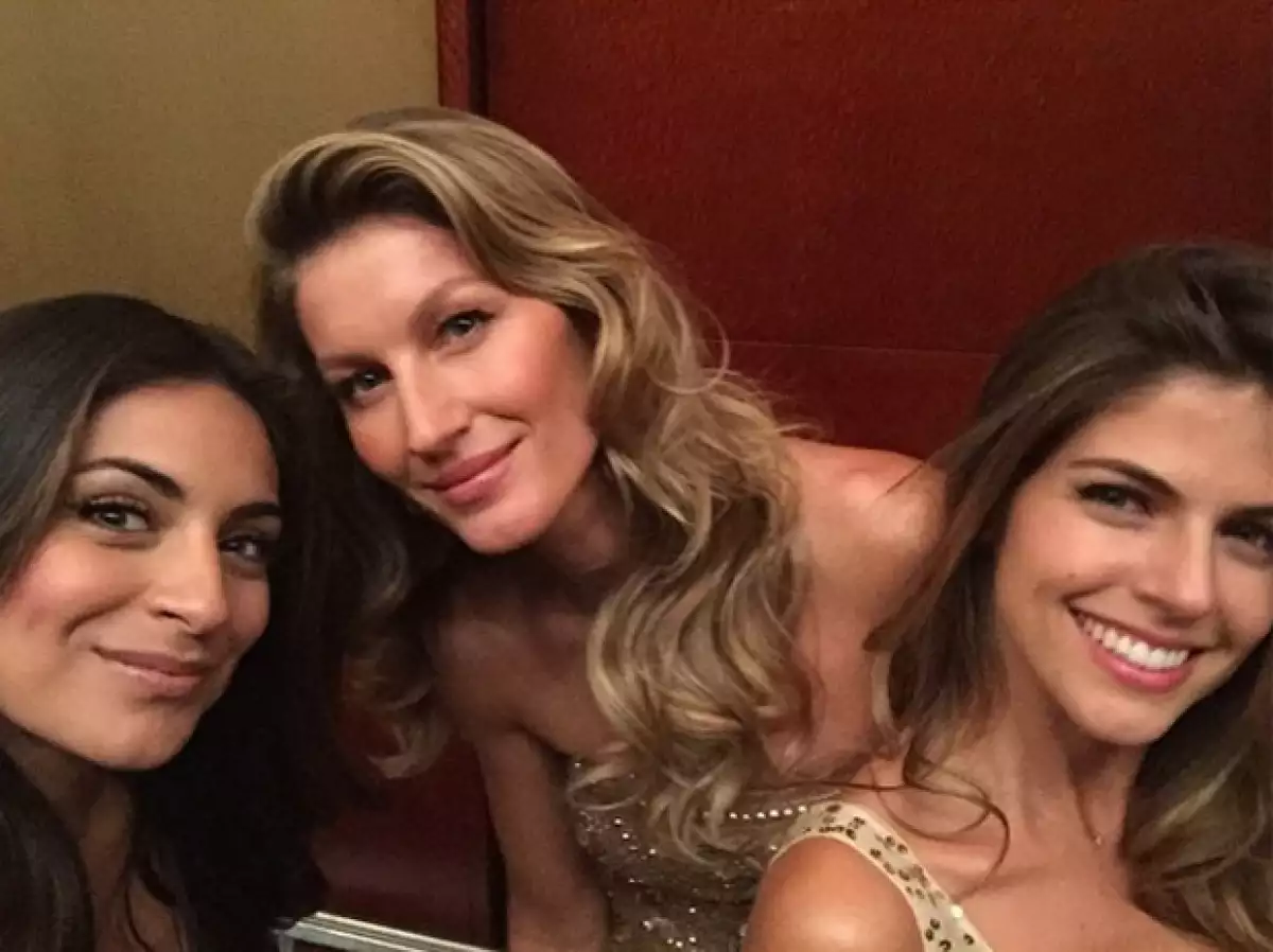 En esta imagen aparece Ana Brenda junto a Gisele Bündchen y Stephanie Cayo, la imagen de la marca en Perú.