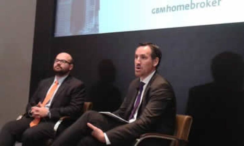 Iván Barona (izq.), de GBMhomebroker, y Juan Hernández (der.) de BlackRock, durante su intervención en el Segundo Workshop GBM Homebroker. (Foto: Cristóbal M. Riojas )