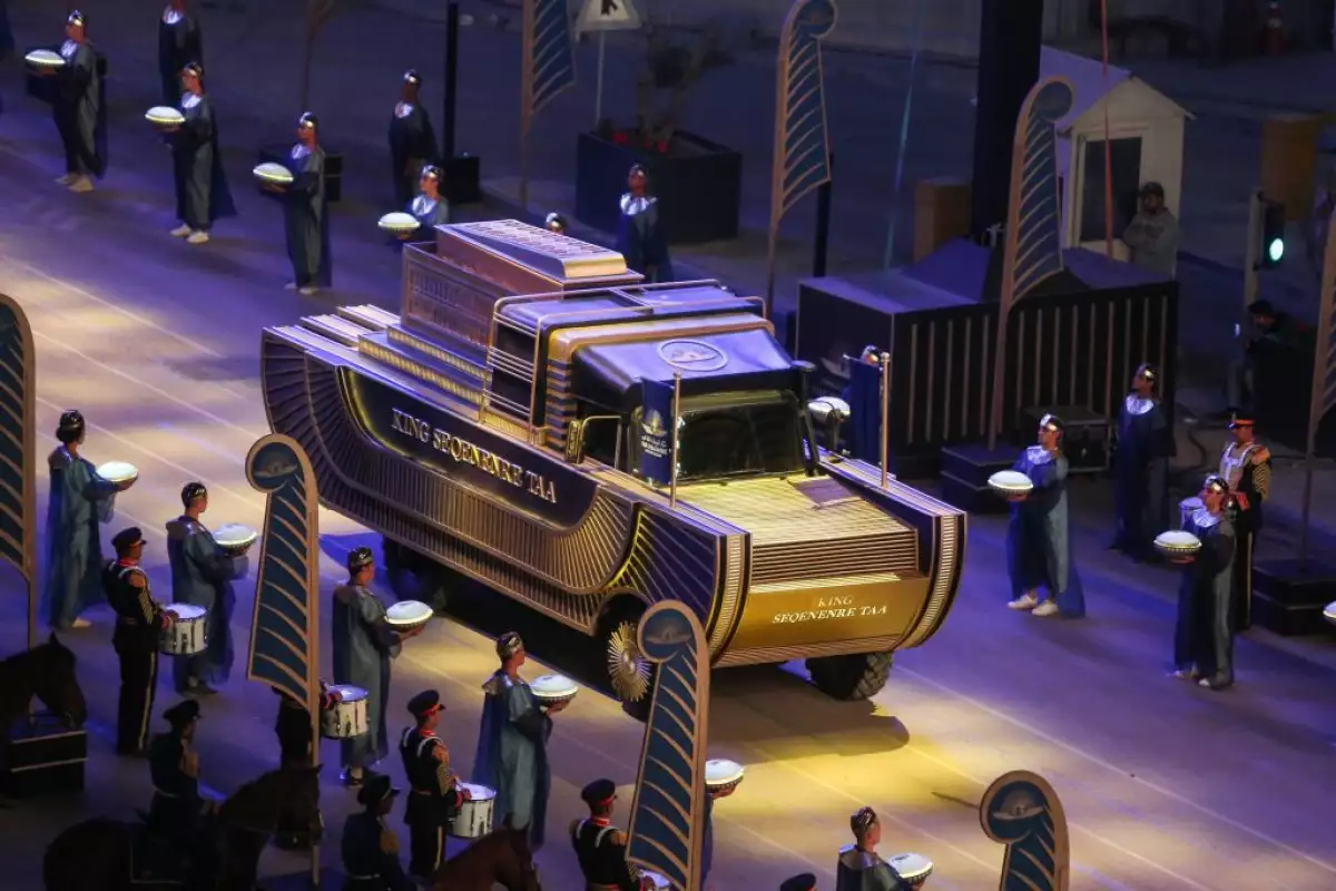 Egyptian Mummies Paraded To New Museum Home