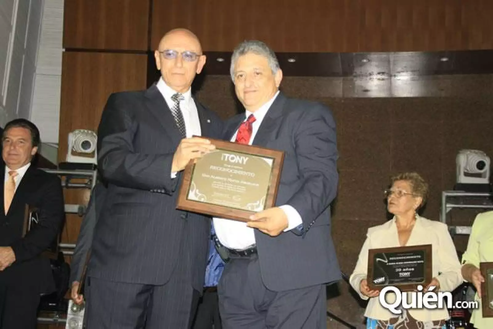 Tony Chedraui de fiesta