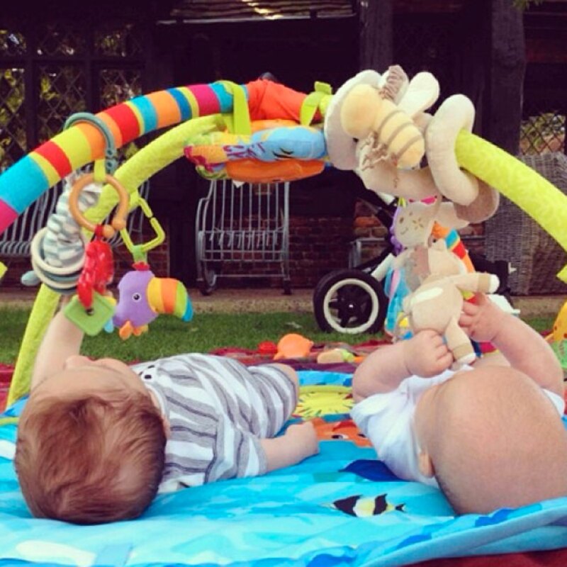 Tristan y Sasha están a dos meses de cumplir un año de edad.