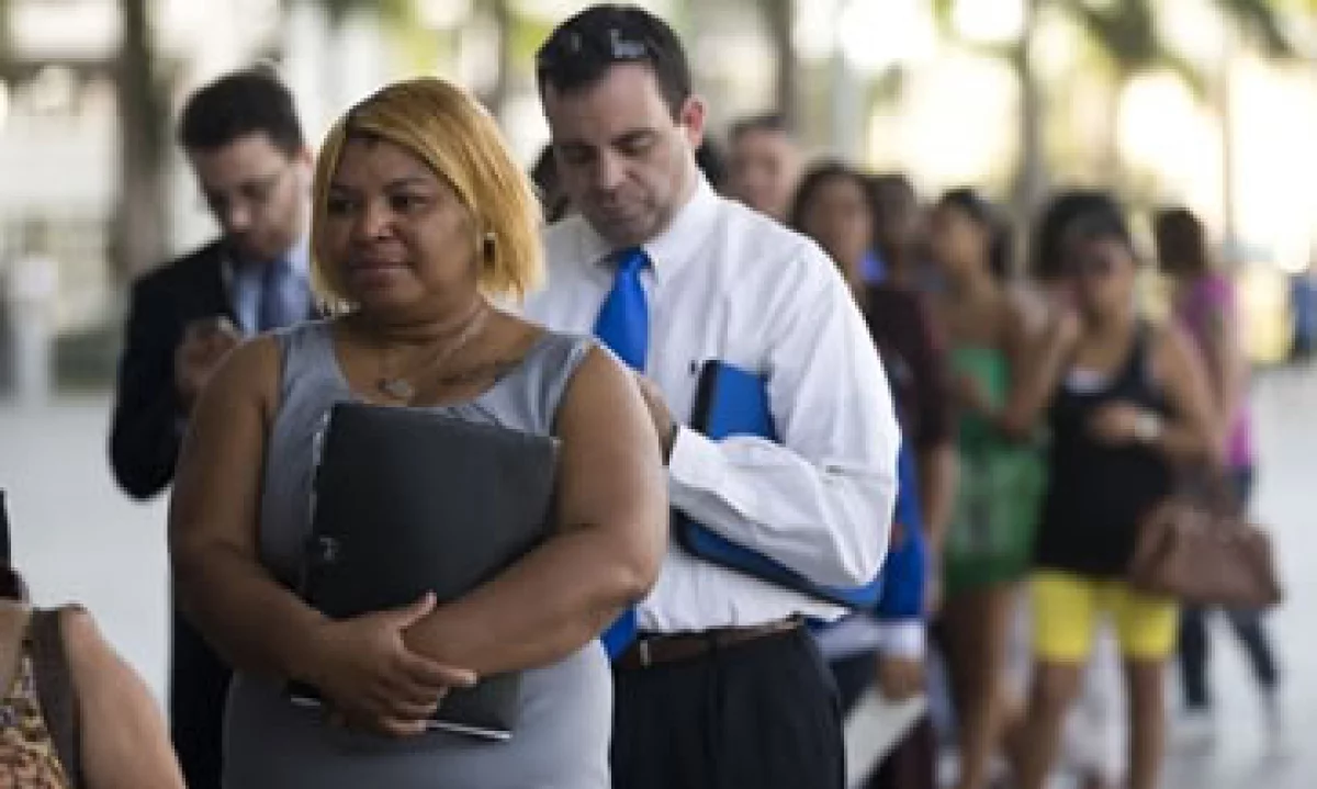 Durante 2012, se crearon 181,000 nuevos empleos al mes en promedio. (Foto: AP)