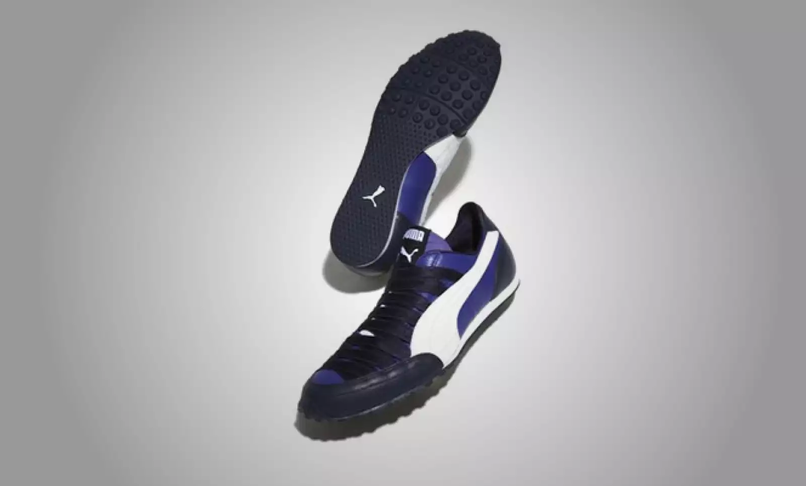 Tenis que combinan el estilo y materiales sintéticos que se amoldan al pie del corredor.