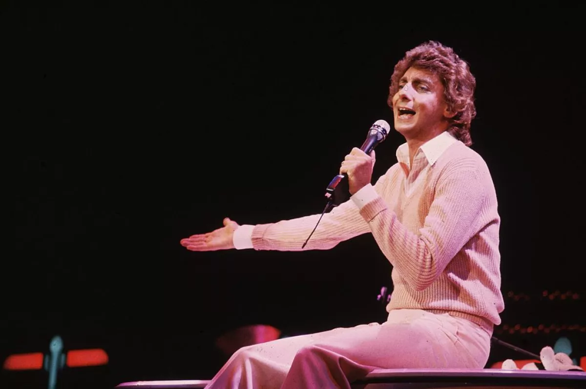 barry-manilow