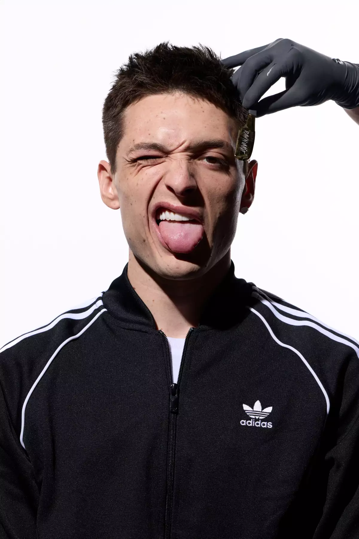 peso-pluma-familia-adidas