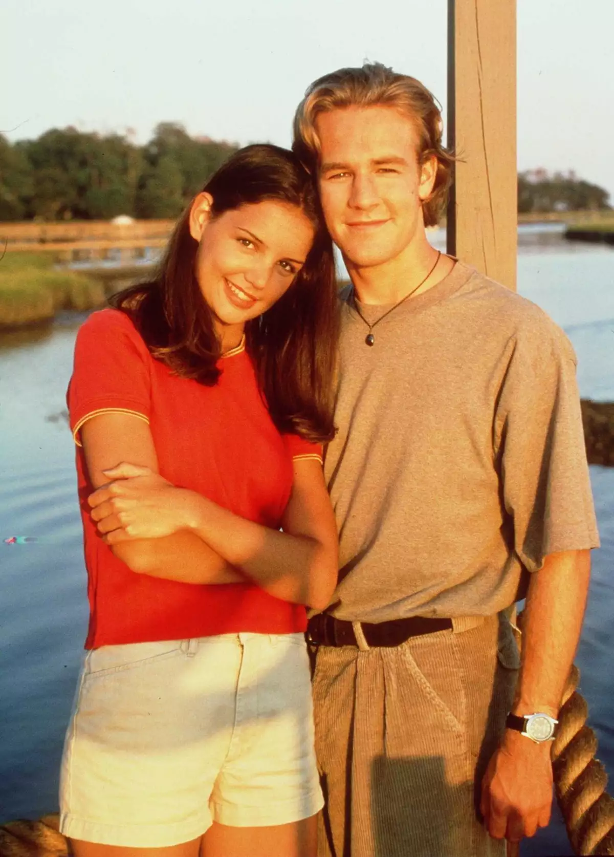 Joey Potter (interpretada por Katie Holmes) y Dawson Leery (interpretado por James Van Der Beek) en Dawson's Creek. 