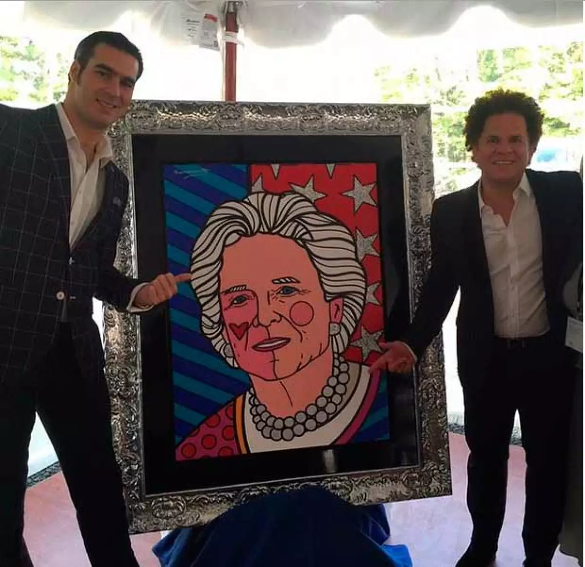 Este fue el retrato que obsequieron a la ex primera dama.