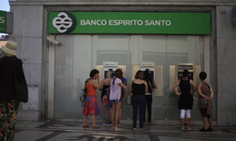 Según el plan de rescate, el Banco Espirito Santo dejará de cotizar en la Bolsa de Lisboa. (Foto: Reuters)