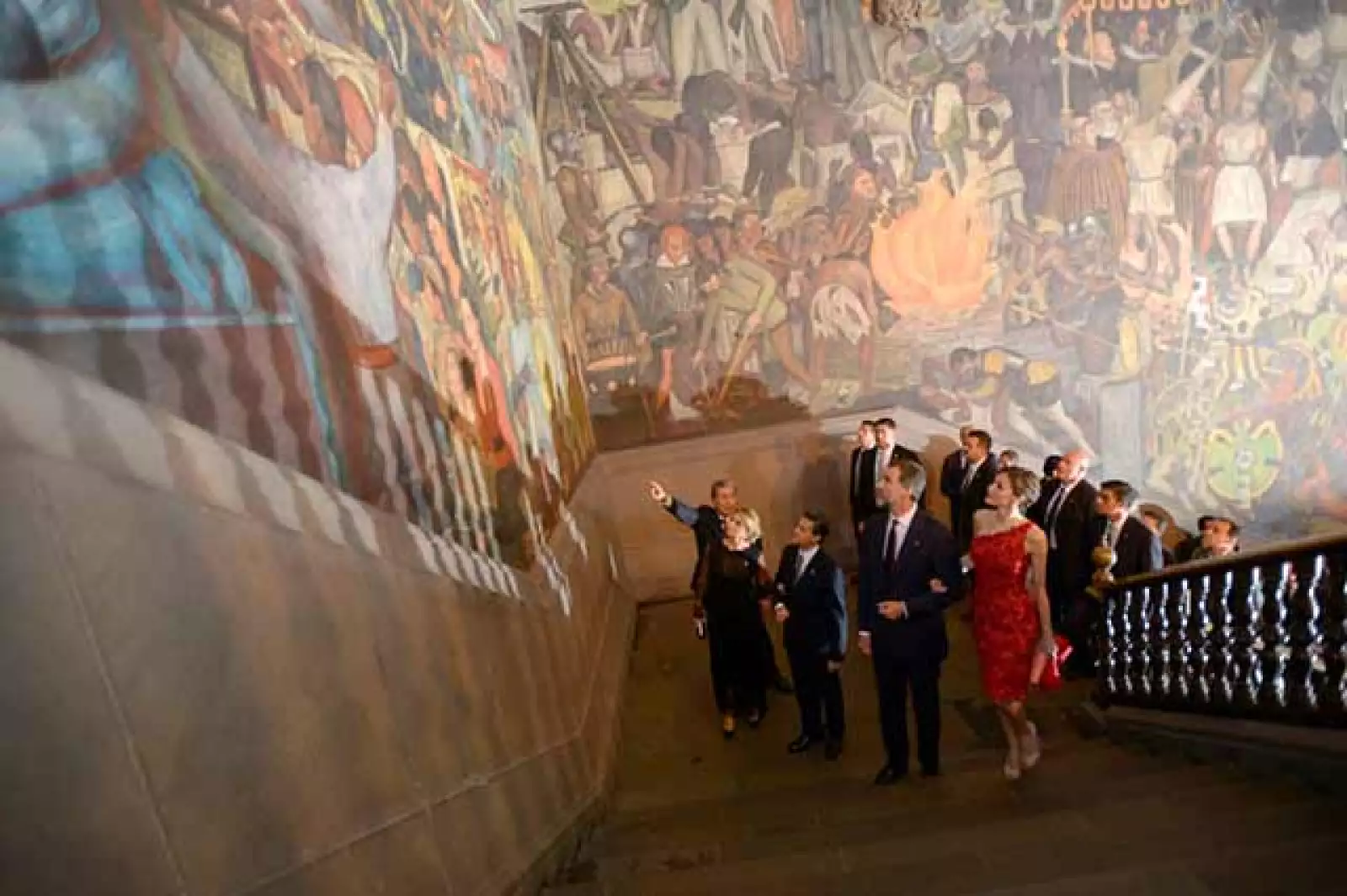 Ante los grandes desafíos y posibilidades que se presentan en el mundo, México y España han emprendido `con visión y determinación, reformas que comienzan a reflejarse en el bienestar de nuestras poblaciones´, enfatizó.