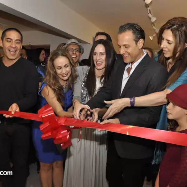 El acto inaugural con Paulina Moran,Karen Otero,Roy y Sally Azar