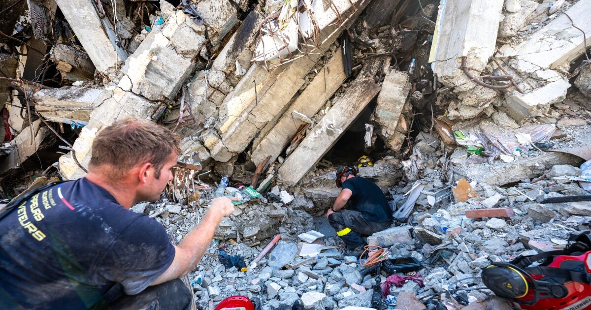 TERREMOTO EN VENEZUELA: MUERTOS SE DISPARAN A MÁS DE 1,700
