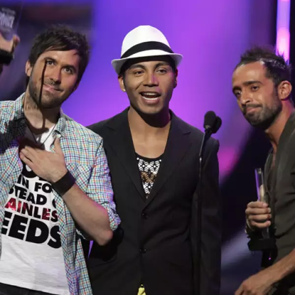 Los integrantes del grupo Camila también fueron galardonados en la categoría de Agrupación del Año.