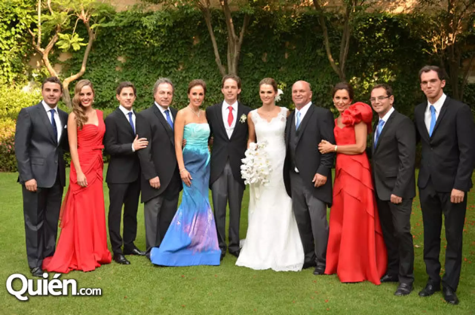 La foto oficial de las dos familias