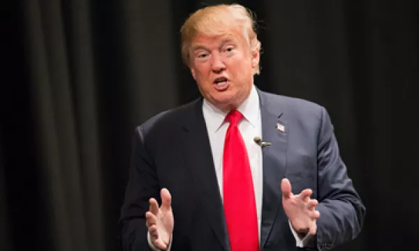 Trump recomendó hablar con Bill Gates para restringir el acceso a la red en ciertas zonas. (Foto: Getty Images)