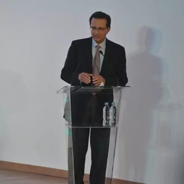 Dr. Roberto Tapia Conyer.