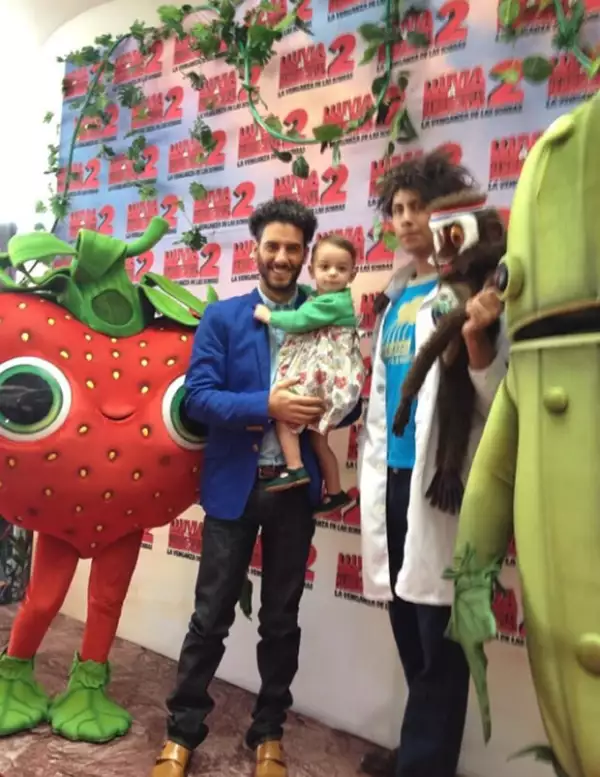 Érick Elías llevó a su hija mayor, Penélope, al estreno de la película.