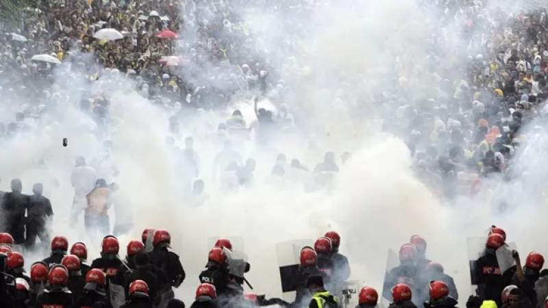 policia y manifestantes