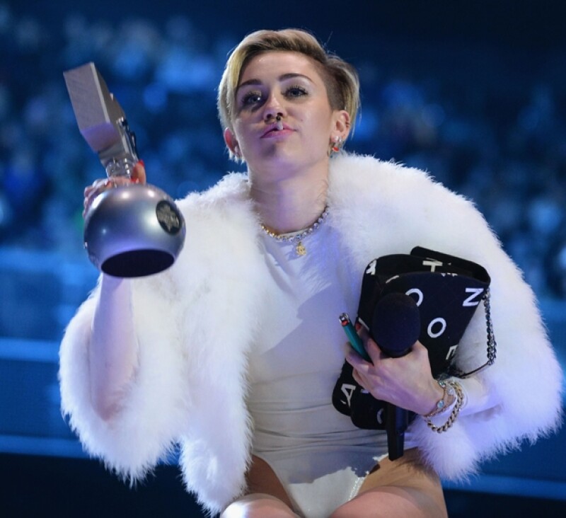 Miley Cyrus en su discurso de agradecimiento en los EMA