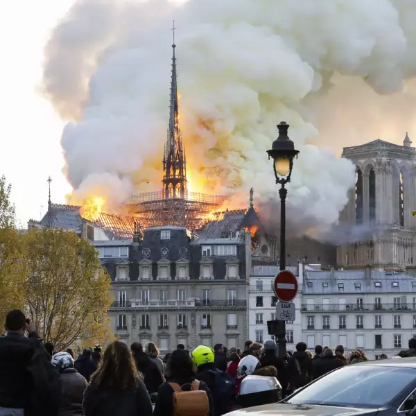 Incendio Notre Dame-1