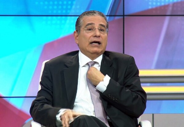 Fonseca, cofundador del despecaho, se presentó en la cadena Telemetro Panama para negar que la firma facilite la evasión fiscal de sus clientes.