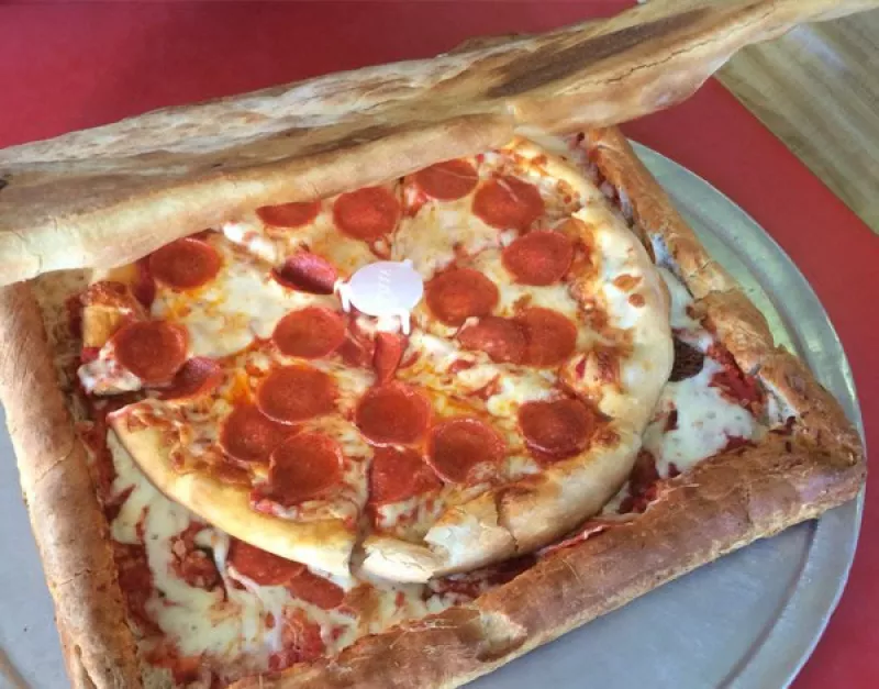 Pizza con caja de pizza