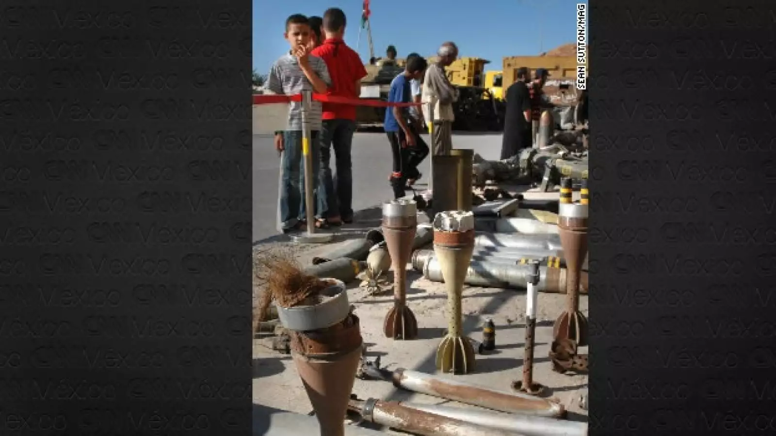 niños libia curiosidad armas