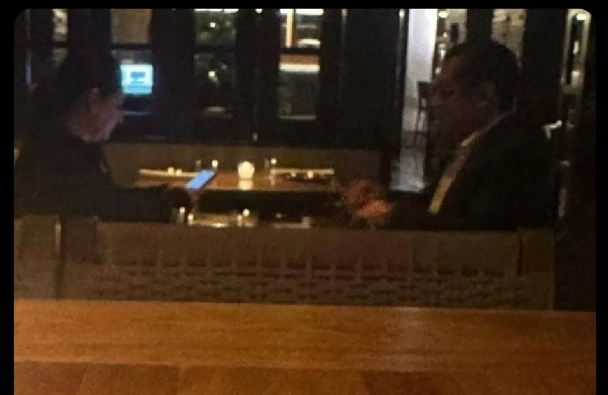 Foto de la reunión que circuló en redes sociales.