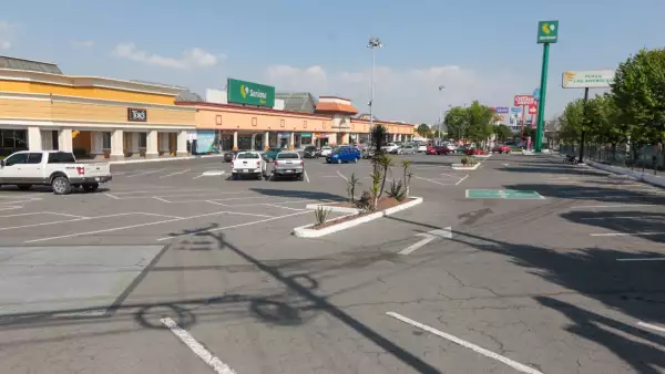 Endurecen medidas de prevención ante COVID-19 en el Edomex cerrando negocios como cines, centros comerciales, tiendas departamentales entre otros.