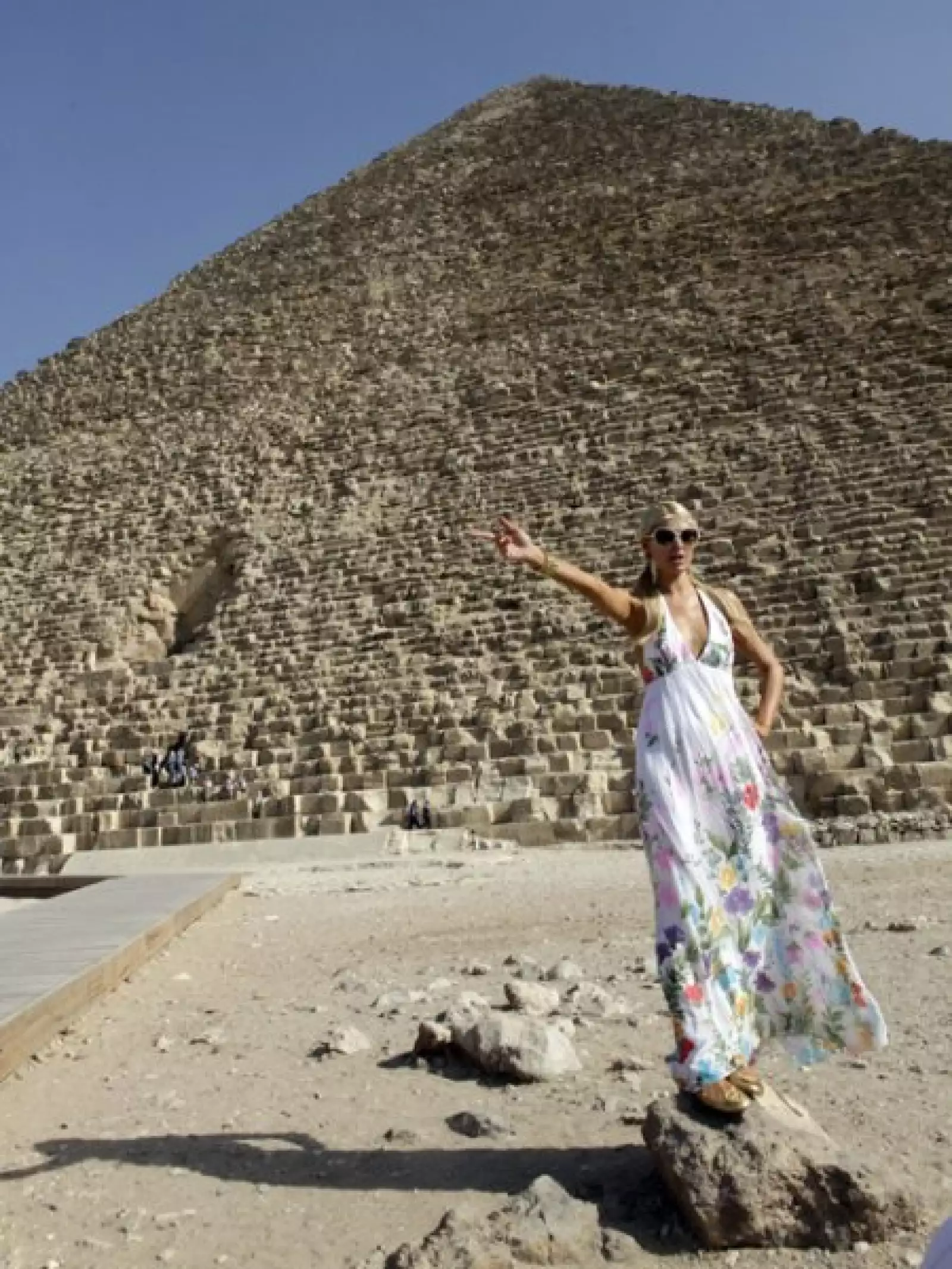 La hija de Conrad Hilton visitó El Cairo, Egipto.